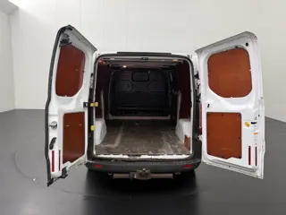 Foto 18 van Ford Transit Custom 2.2TDCI Lang | APK 11-26 | Airco | Trekhaak | 3-Zits