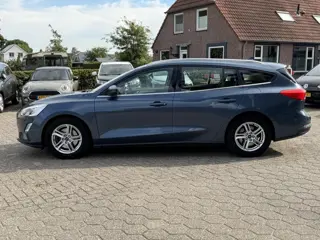 Foto 12 van Ford Focus Wagon 1.0 EcoBoost ST Line Business WINTER PACK | AIRCO | BOVAG !!