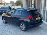 Foto 30 van Peugeot 2008 1.2 PureTech Blue Lion | 'Hoge instap' | 1e Eig | NL Auto