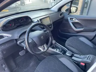 Foto 18 van Peugeot 2008 1.2 PureTech Blue Lion | 'Hoge instap' | 1e Eig | NL Auto