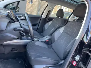 Foto 17 van Peugeot 2008 1.2 PureTech Blue Lion | 'Hoge instap' | 1e Eig | NL Auto