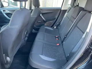 Foto 16 van Peugeot 2008 1.2 PureTech Blue Lion | 'Hoge instap' | 1e Eig | NL Auto