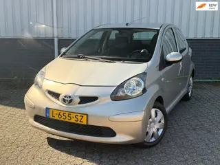 Foto 12 van Toyota Aygo 1.0-12V Airco | Half Leder | Luxe Uitvoering | Zuinig