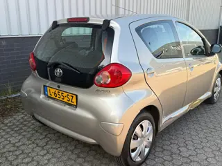 Foto 16 van Toyota Aygo 1.0-12V Airco | Half Leder | Luxe Uitvoering | Zuinig