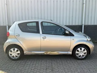 Foto 17 van Toyota Aygo 1.0-12V Airco | Half Leder | Luxe Uitvoering | Zuinig