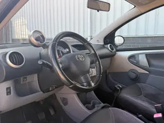 Foto 11 van Toyota Aygo 1.0-12V Airco | Half Leder | Luxe Uitvoering | Zuinig