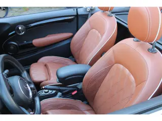 Foto 20 van MINI Cabrio 1.5 Cooper John Cooper Works l Britisch racing green l Chester bruin leer l PDC l Stoelv