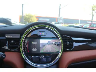 Foto 11 van MINI Cabrio 1.5 Cooper John Cooper Works l Britisch racing green l Chester bruin leer l PDC l Stoelv