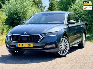 Skoda Octavia 1.4 TSI iV PHEV Business Edition Plus / Airco Koud / Navi / Camera / Luxe Leder / Elek