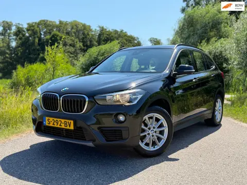 BMW X1 SDrive18i High Executive / Automaat / Panorama dak / Leder / Navigatie / Trekhaak / Stoelverw