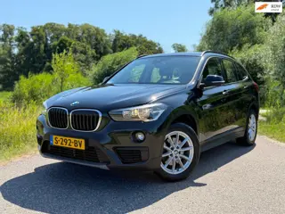 BMW X1 SDrive18i High Executive / Automaat / Panorama dak / Leder / Navigatie / Trekhaak / Stoelverw