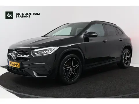Mercedes-Benz GLA 250 e AMG Line (SFEERVERLICHTING, CAMERA, STOELVERWARMING, LED, 1e EIGENAAR)