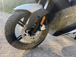 Foto 13 van Kymco Agility 16 + NARDO GREY 45 km EURO5 Scooter NIEUW