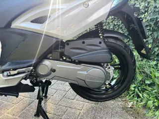 Foto 14 van Kymco Agility 16 + NARDO GREY 45 km EURO5 Scooter NIEUW