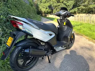 Foto 15 van Kymco Agility 16 + NARDO GREY 45 km EURO5 Scooter NIEUW