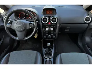 Foto 12 van Opel Corsa 1.4-16V Cosmo*Nieuwe-APK*CruiseControl*Parksensorachter*5Deurs*