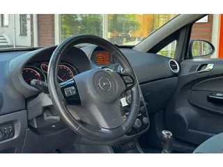 Foto 14 van Opel Corsa 1.4-16V Cosmo*Nieuwe-APK*CruiseControl*Parksensorachter*5Deurs*