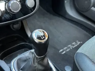 Foto 15 van Opel Corsa 1.4-16V Cosmo*Nieuwe-APK*CruiseControl*Parksensorachter*5Deurs*