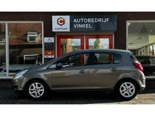 Foto 16 van Opel Corsa 1.4-16V Cosmo*Nieuwe-APK*CruiseControl*Parksensorachter*5Deurs*