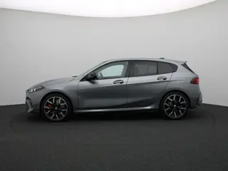 Foto 16 van BMW 1 Serie 120 M Sport Design Edition |  M Sportpakket Pro | Premium Pack | Driving Assistant Plus