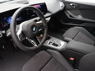 Foto 12 van BMW 1 Serie 120 M Sport Design Edition |  M Sportpakket Pro | Premium Pack | Driving Assistant Plus