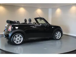 Foto 19 van Mini Cabrio 1.6 Cooper Chili *Sfeerverlichting* Stoelverw.|Climate|Cruise|PDC|Half-Leder|6-Bak|Autom