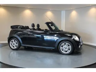Foto 18 van Mini Cabrio 1.6 Cooper Chili *Sfeerverlichting* Stoelverw.|Climate|Cruise|PDC|Half-Leder|6-Bak|Autom