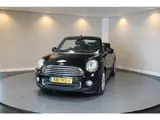 Foto 26 van Mini Cabrio 1.6 Cooper Chili *Sfeerverlichting* Stoelverw.|Climate|Cruise|PDC|Half-Leder|6-Bak|Autom