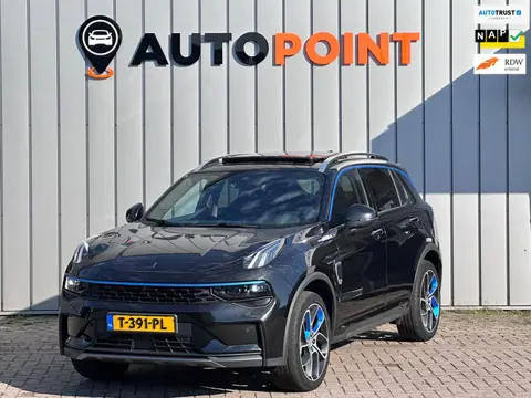 Lynk & Co 01 1.5 PHEV MY22 6,6kWh Zwart FACELIFT SOH 97% PANO 360°cam Apple/Android Navi ]