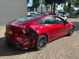 Foto 18 van Tesla Model 3 RWD 60 kWh let op rechter achter schade.