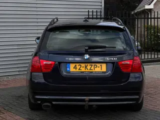 Foto 15 van BMW 3-serie Touring 320i Business Line AIRCO|LEER|NAVI