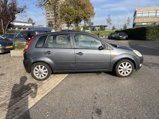 Foto 16 van Ford Fiesta 1.4-16V Trend 5 Deurs,Airco. Nieuwe Apk: 18-09-2027 Nette en goed rijdende Fiesta.