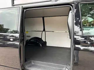 Foto 14 van Volkswagen Transporter 2.0 TDI L1H1 28 Comfortline | CRUISE | CARPLAY | PARKEERSENSOREN V + A |