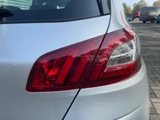 Foto 12 van Peugeot 308 1.2 PureTech Blue Lease Premium