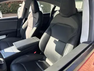 Foto 15 van Tesla Model 3 RWD 60 kWh let op rechter achter schade.