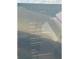 Foto 14 van Tesla Model 3 RWD 60 kWh let op rechter achter schade.