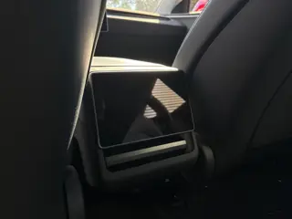 Foto 13 van Tesla Model 3 RWD 60 kWh let op rechter achter schade.