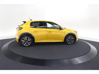 Foto 14 van Peugeot 208 PureTech 100 EAT8 GT-Line | Camera | Keyless Entry | Navigatie | Parkeersensoren | Apple