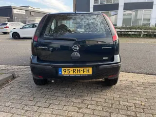 Foto 18 van Opel Corsa 1.4-16V Rhythm Apk 06-09-2027 (bj 2005)