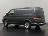 Foto 26 van Volkswagen Transporter 2.0TDI Edition | Multimedia | Trekhaak | Airco | 3-Zits | Achterdeuren