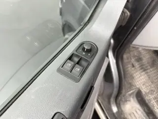 Foto 14 van Volkswagen Transporter 2.0TDI Edition | Multimedia | Trekhaak | Airco | 3-Zits | Achterdeuren