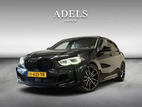 BMW 1-serie M135i xDrive High Executive Panodak Leder HUD Harman Kardon Camera Carplay Dealer Onderh