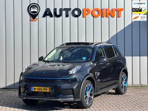 Lynk & Co 01 1.5 PHEV 6,6kWh SOH 97% PANO 360°cam Apple/Android Navi ]