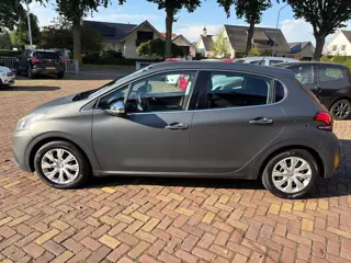 Foto 14 van Peugeot 208 1.0 PureTech Access Airco/Navigatie