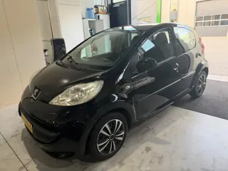 Peugeot 107 1.0-12V XR