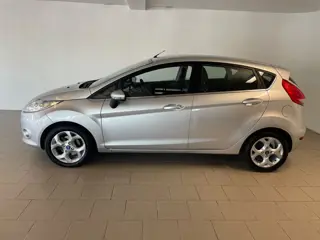 Foto 19 van Ford Fiesta 1.6 Titanium AIRCO ELEK RAMEN CENT VERG VELGEN TREKHAAK NWE APK INRUIL MOG ZEER NETTE AU