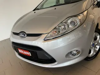 Foto 13 van Ford Fiesta 1.6 Titanium AIRCO ELEK RAMEN CENT VERG VELGEN TREKHAAK NWE APK INRUIL MOG ZEER NETTE AU