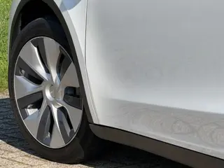 Foto 15 van Tesla MODEL Y Long Range AWD 75 kWh - Pearl White - Panorama/Leder - SOH 91%