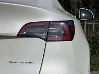 Foto 16 van Tesla MODEL Y Long Range AWD 75 kWh - Pearl White - Panorama/Leder - SOH 91%