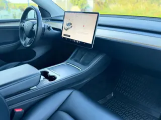 Foto 20 van Tesla MODEL Y Long Range AWD 75 kWh - Pearl White - Panorama/Leder - SOH 91%